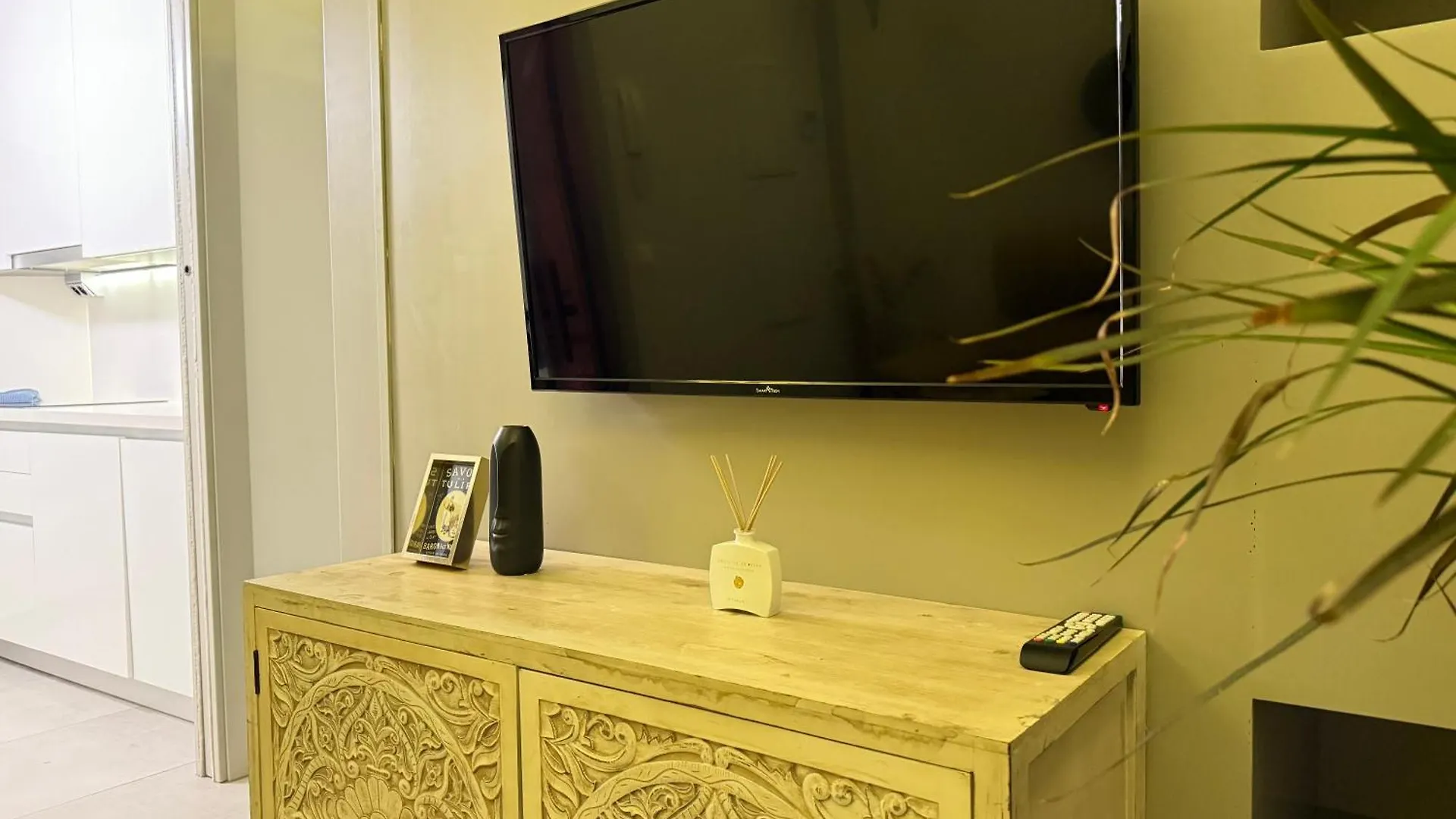 Rueda Bolas Suites - Hostatel Granada