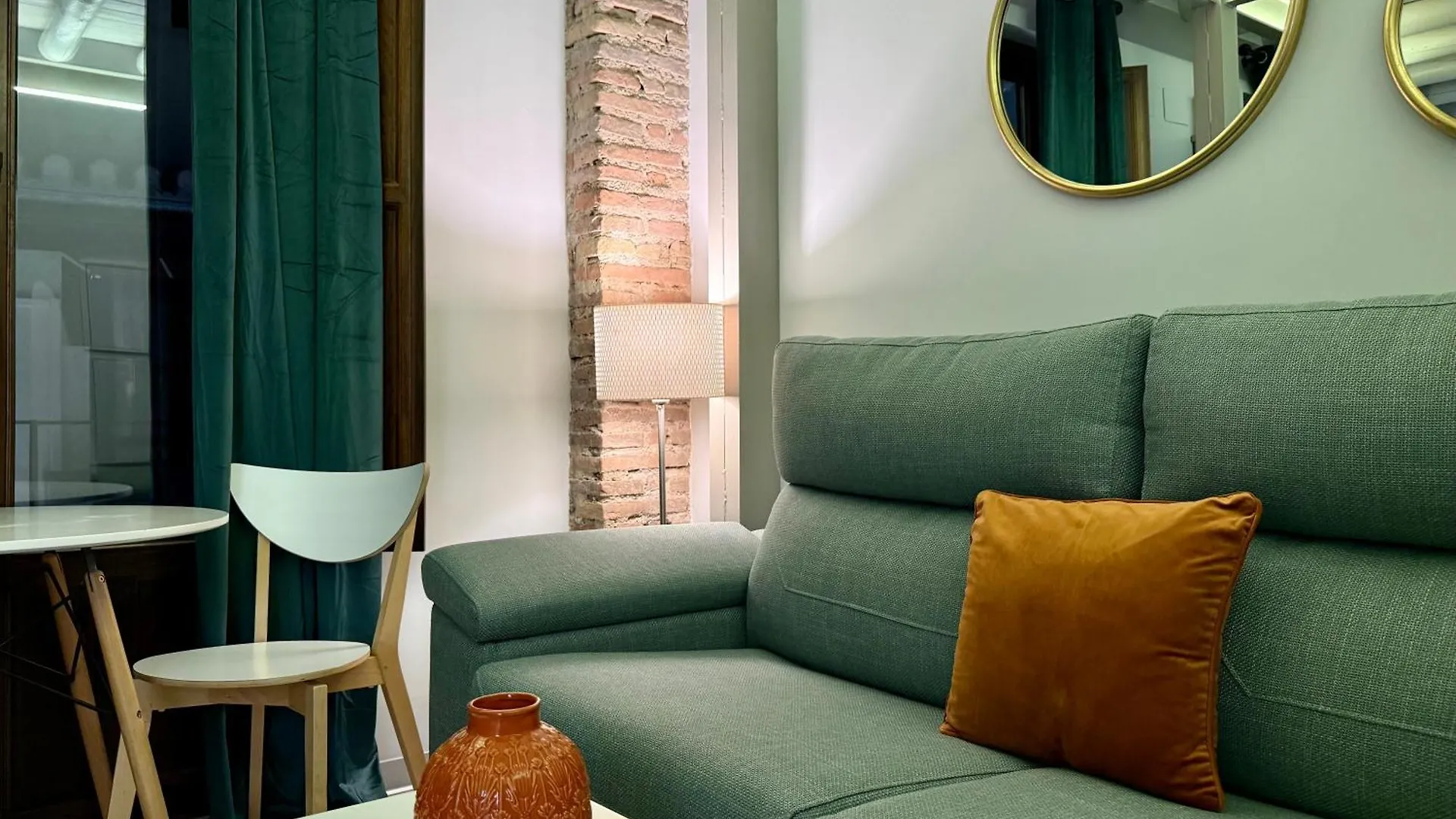 Rueda Bolas Suites - Hostatel Granada Apartment
