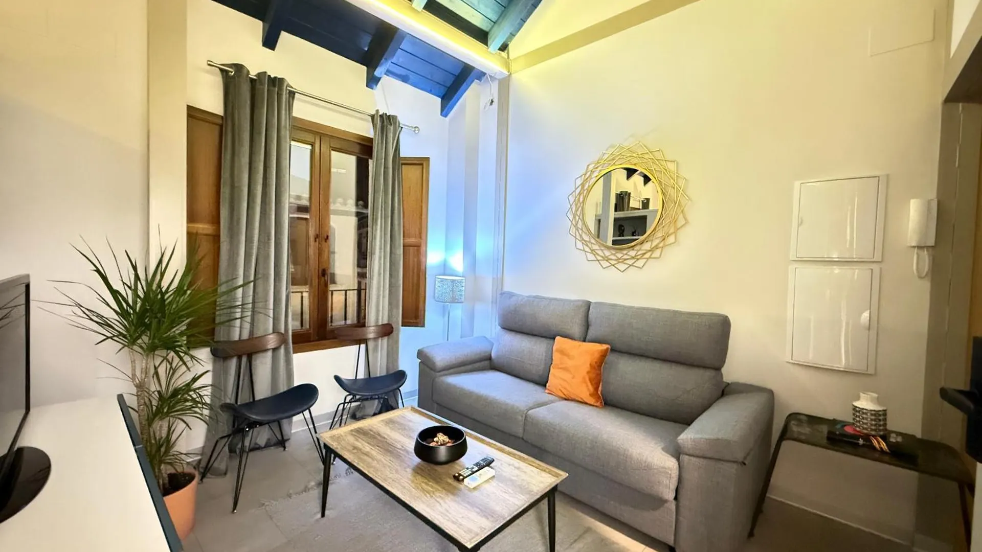 Rueda Bolas Suites - Hostatel Granada 0*,