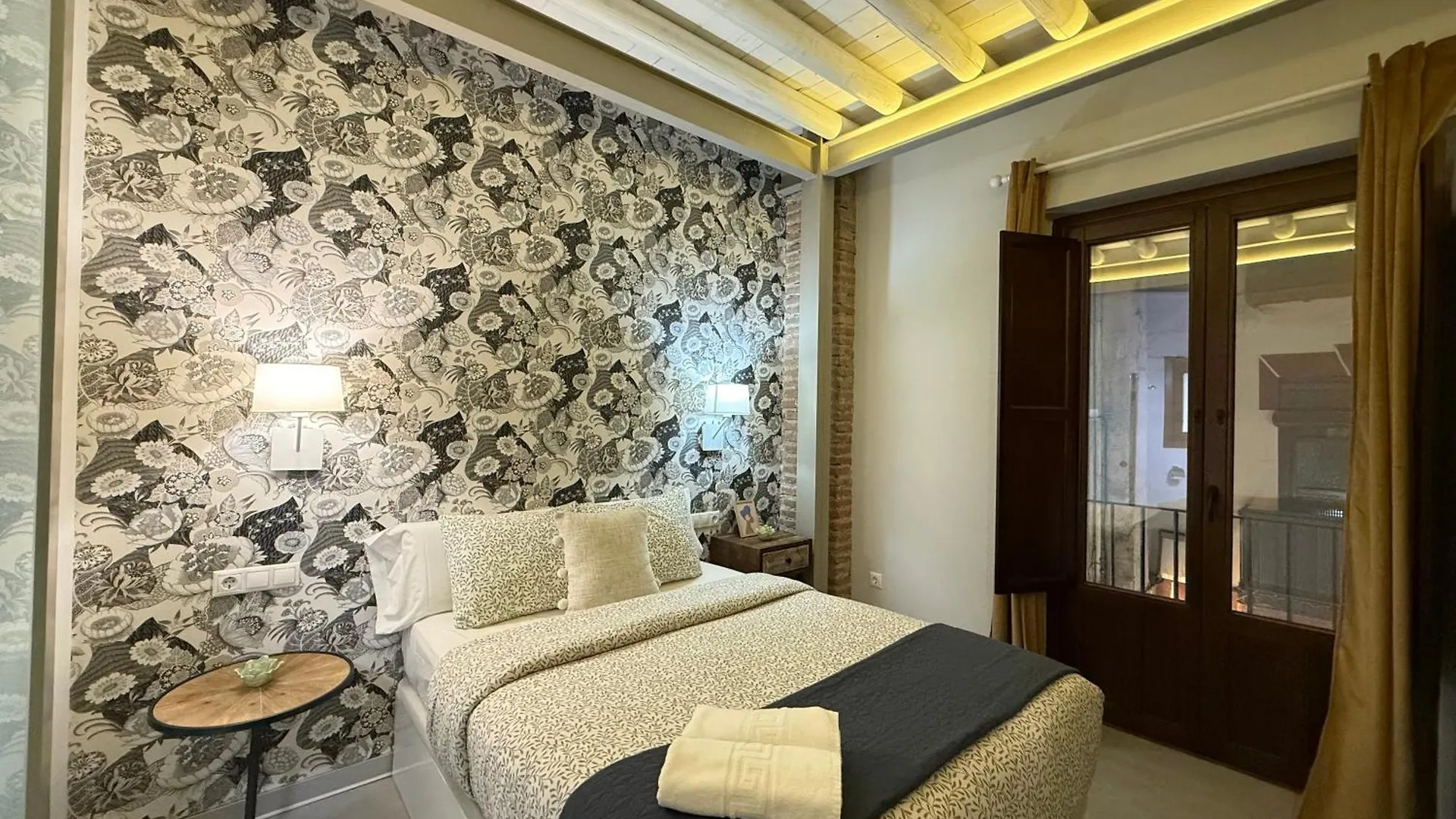 Rueda Bolas Suites - Hostatel Granada 0*,