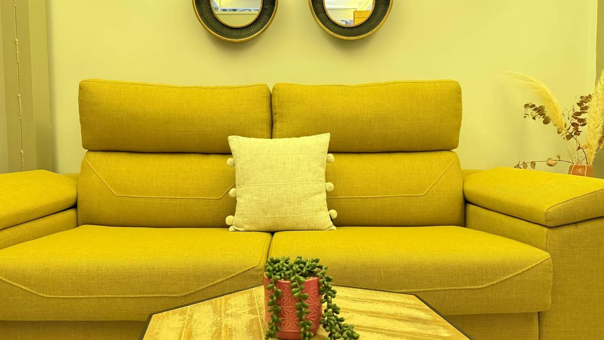 Rueda Bolas Suites - Hostatel Granada Spain