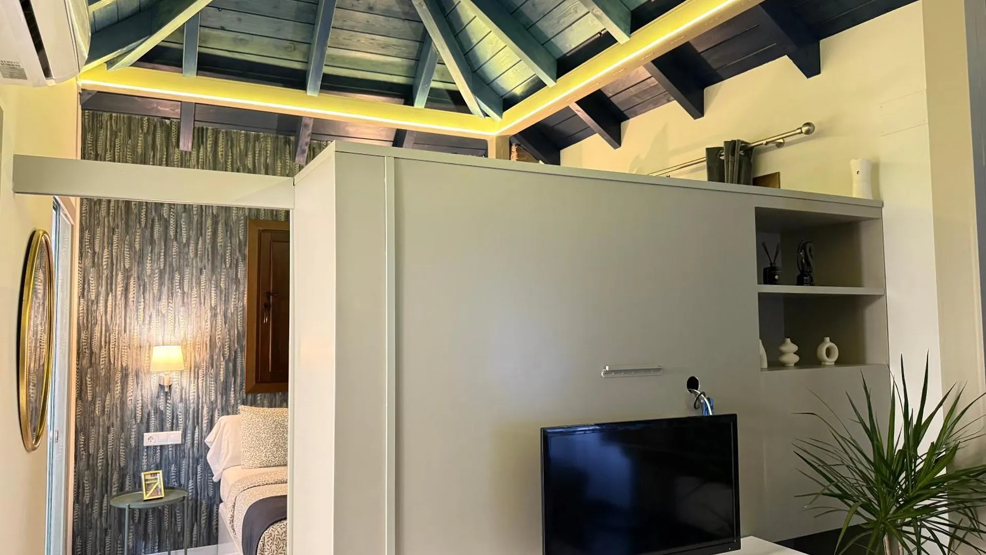 Rueda Bolas Suites - Hostatel Granada Apartment