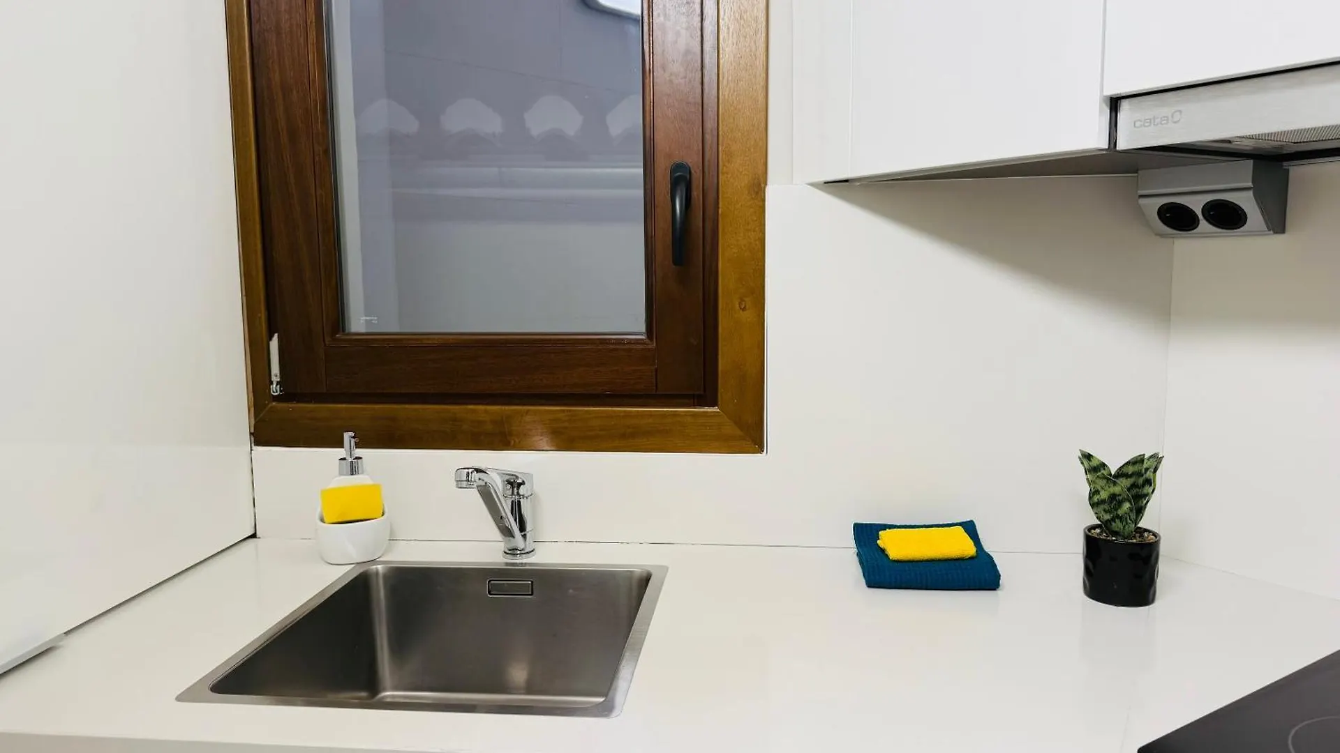 Rueda Bolas Suites - Hostatel Granada Spain
