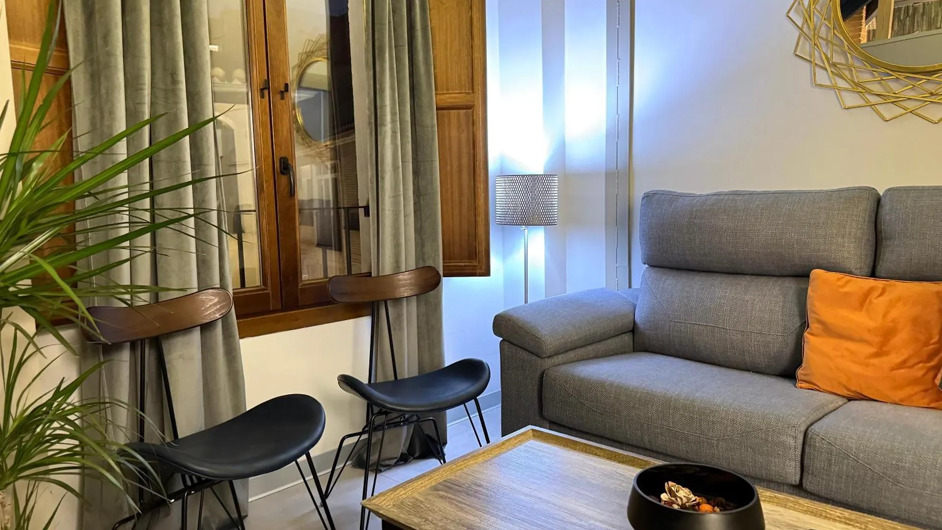 Apartment Rueda Bolas Suites - Hostatel Granada Spain