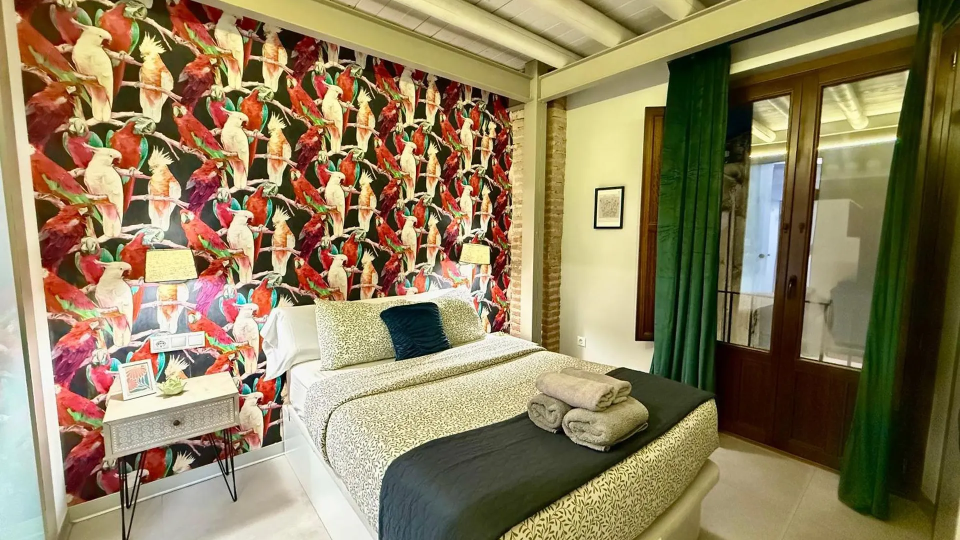 Rueda Bolas Suites - Hostatel Granada