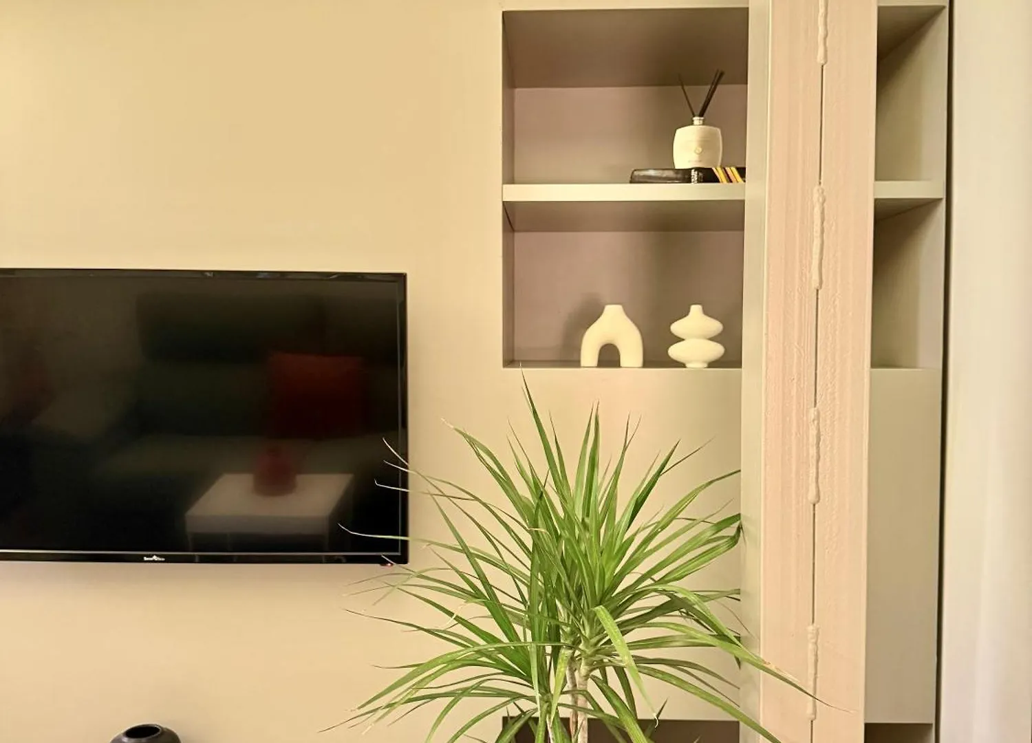 Rueda Bolas Suites - Hostatel Granada