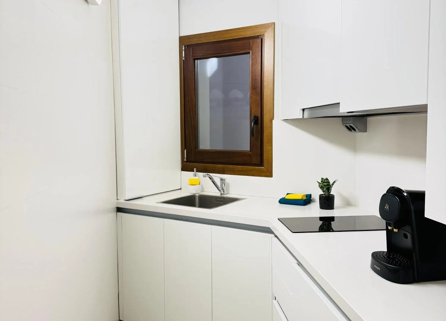 Rueda Bolas Suites - Hostatel Granada Apartment