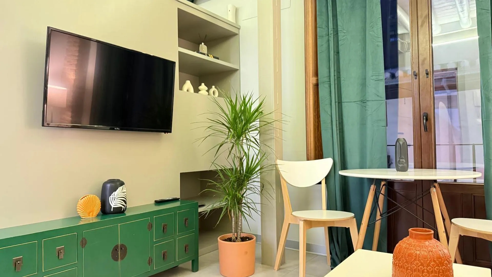 Rueda Bolas Suites - Hostatel Granada Apartment