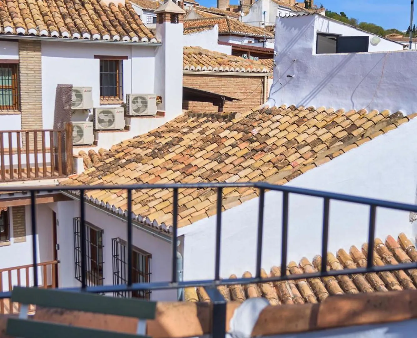 Rueda Bolas Suites - Hostatel Granada