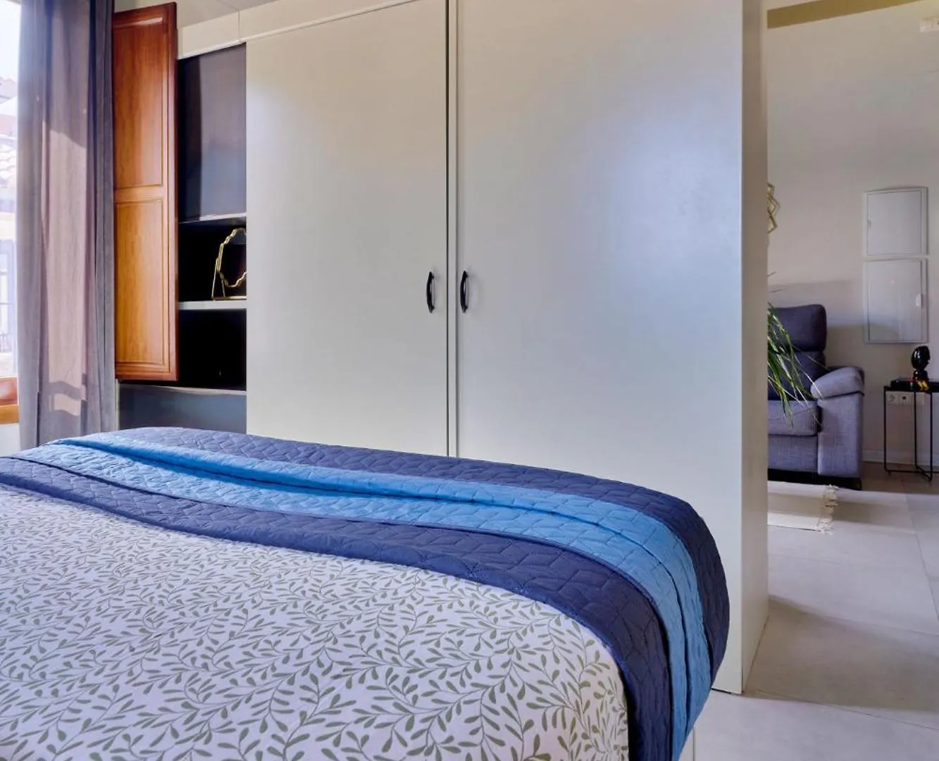 Rueda Bolas Suites - Hostatel Granada