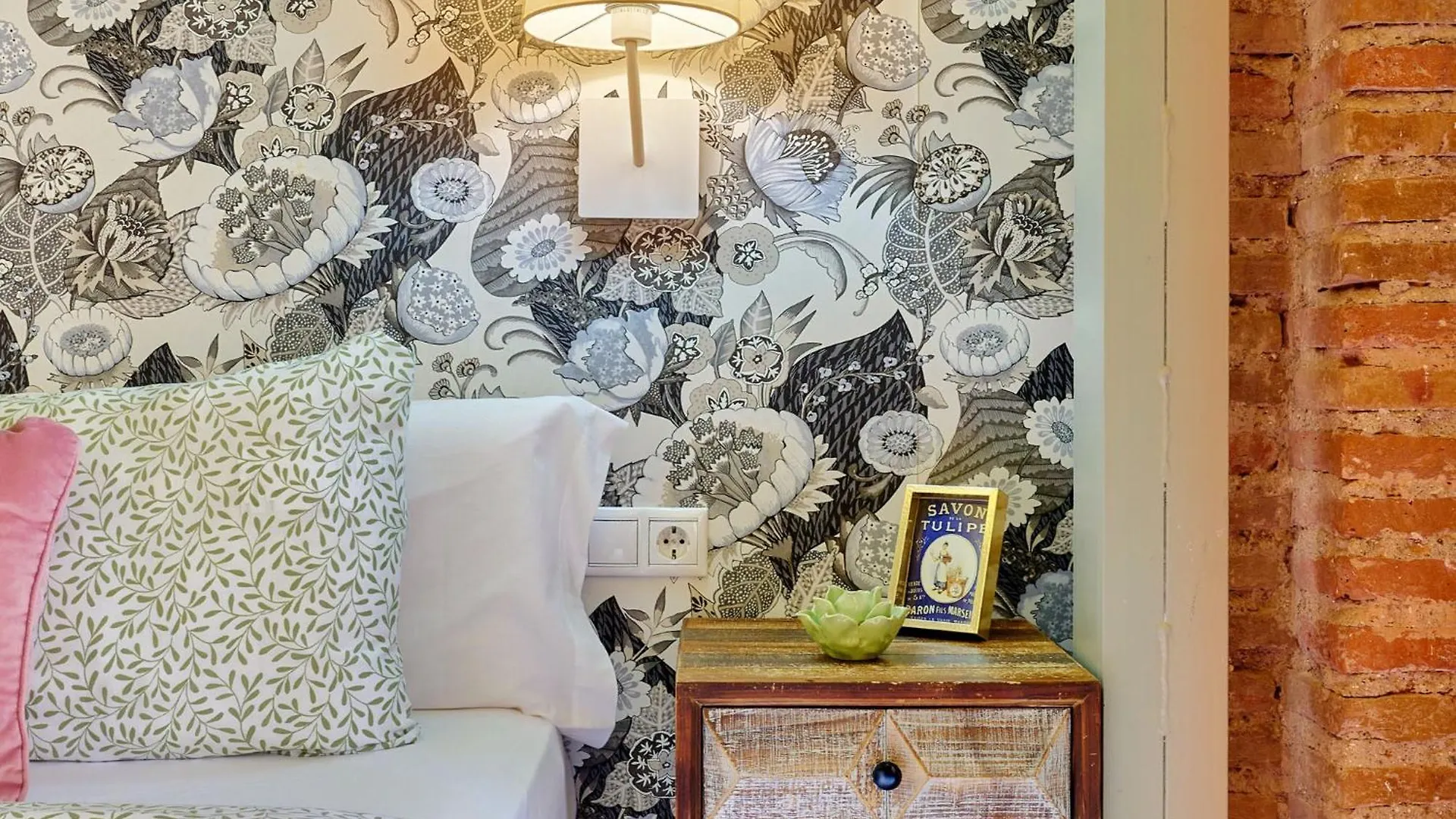 Rueda Bolas Suites - Hostatel Granada Apartment