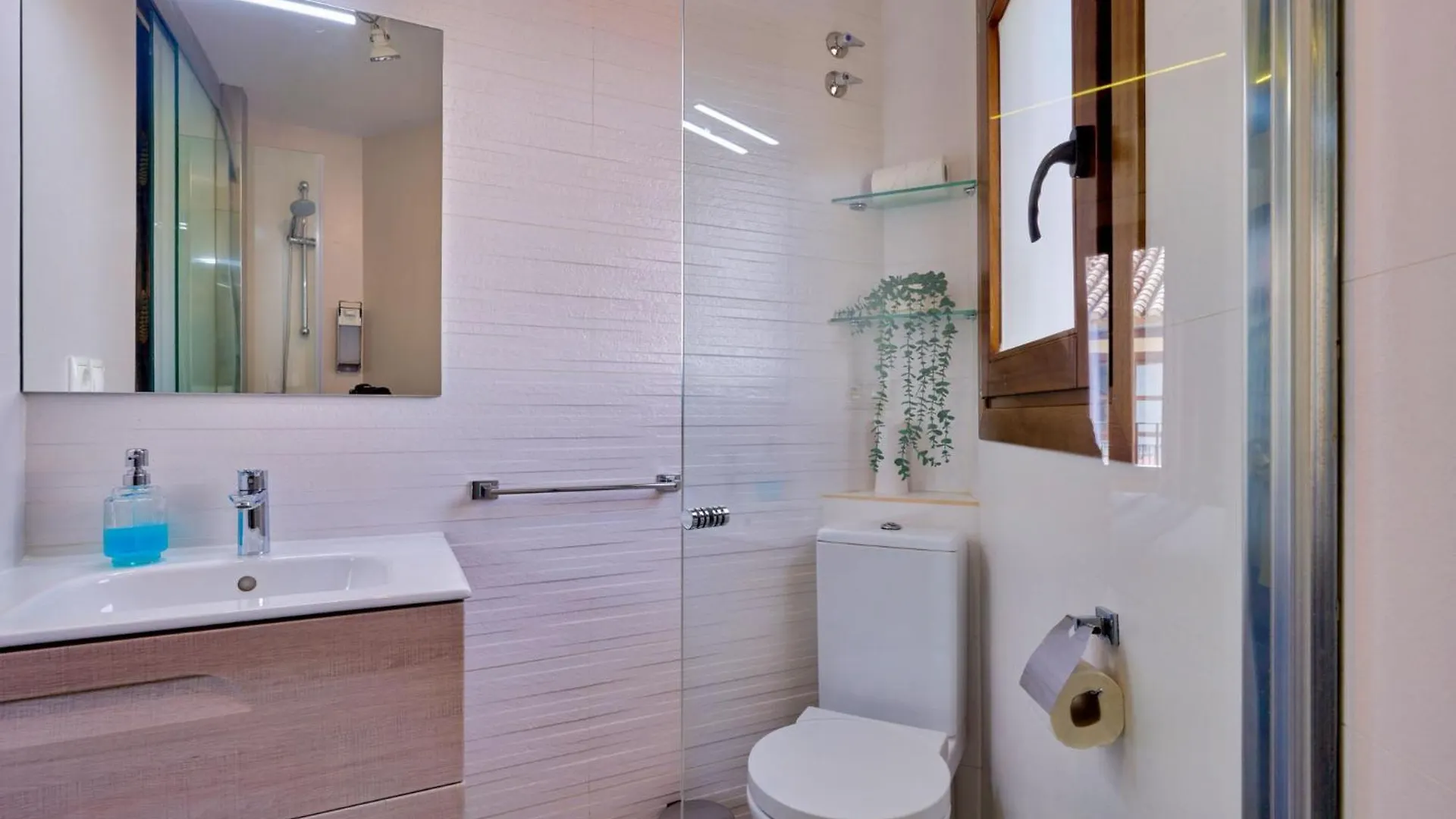 Rueda Bolas Suites - Hostatel Granada Apartment