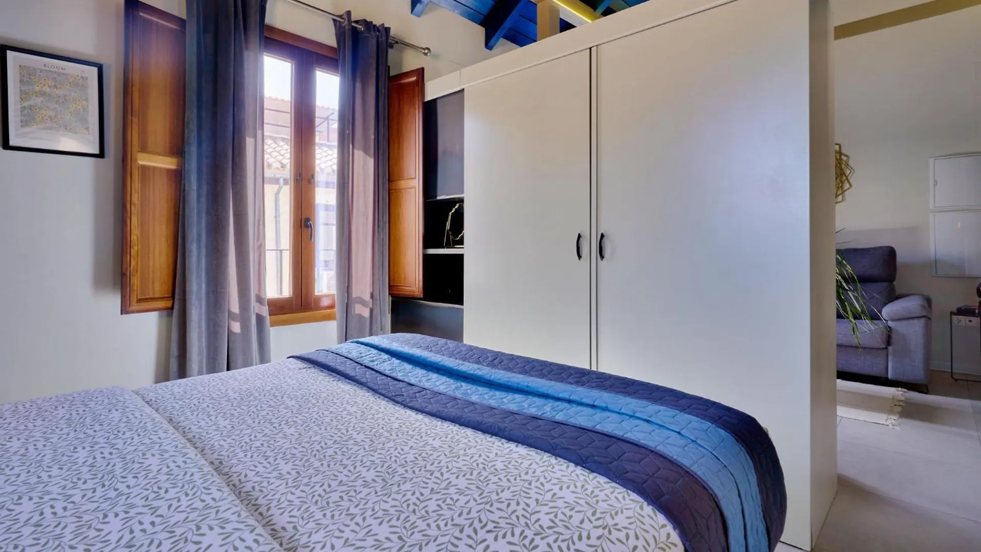 Rueda Bolas Suites - Hostatel Granada Apartment