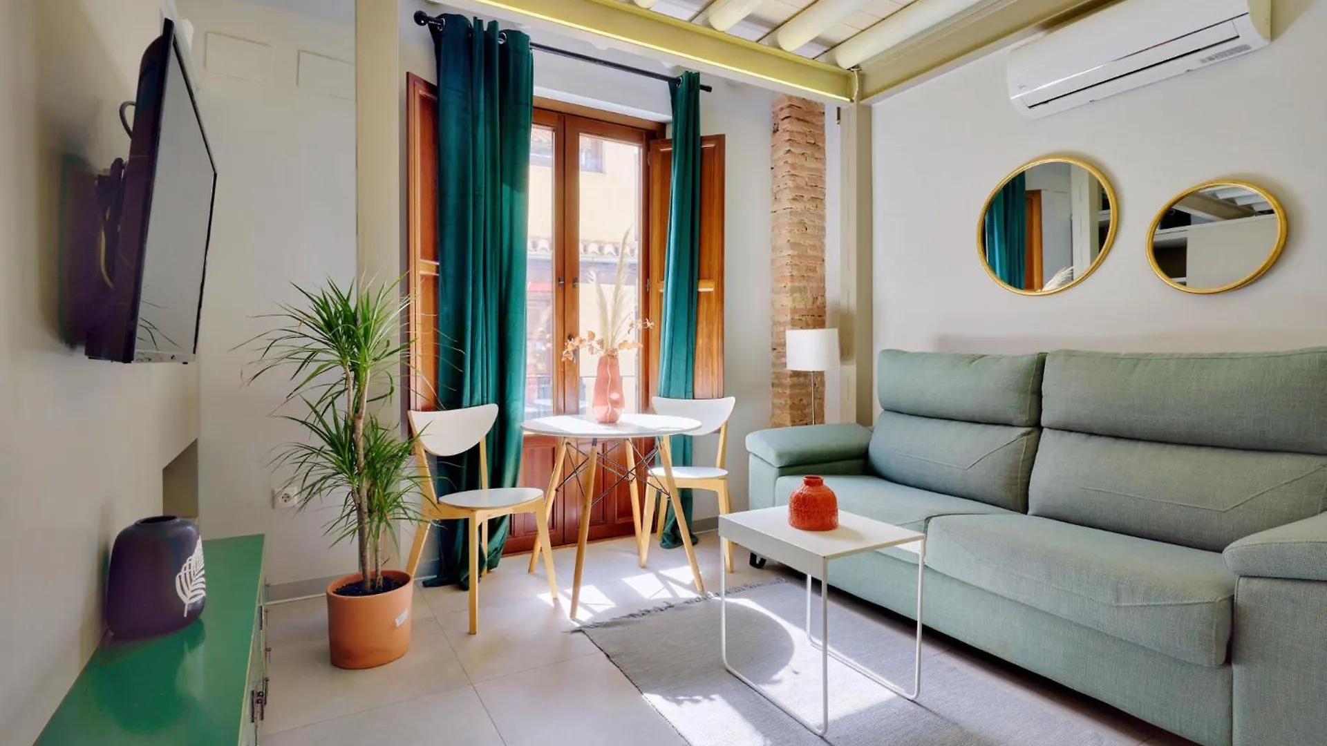 Rueda Bolas Suites - Hostatel Granada Spain