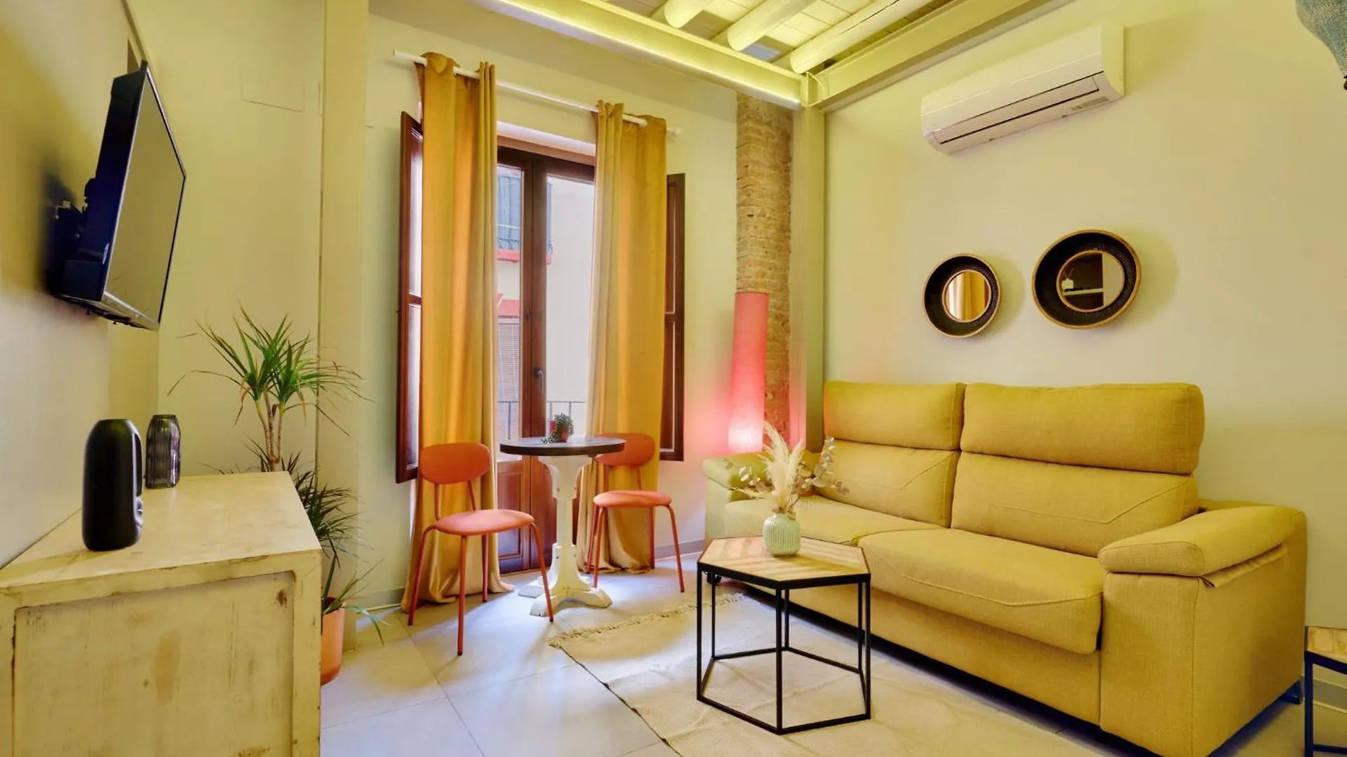 Apartment Rueda Bolas Suites - Hostatel Granada Spain