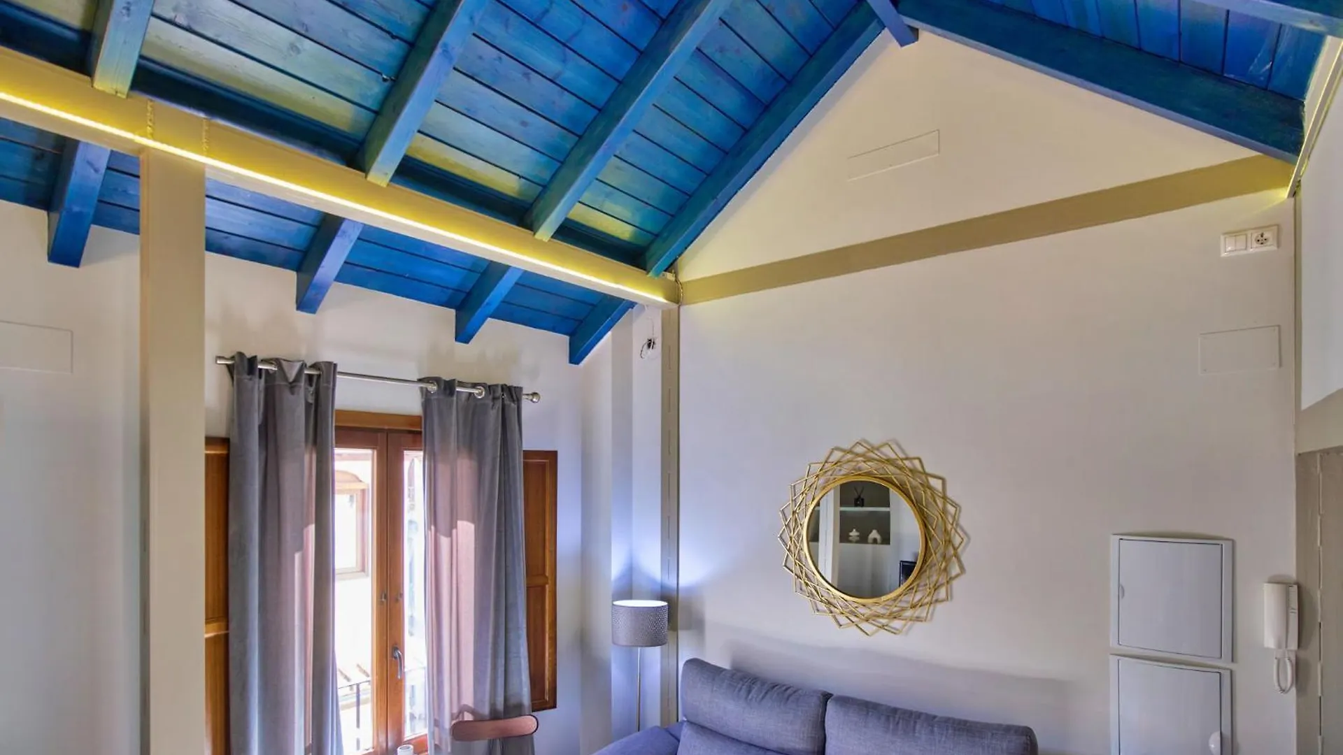 Rueda Bolas Suites - Hostatel Granada